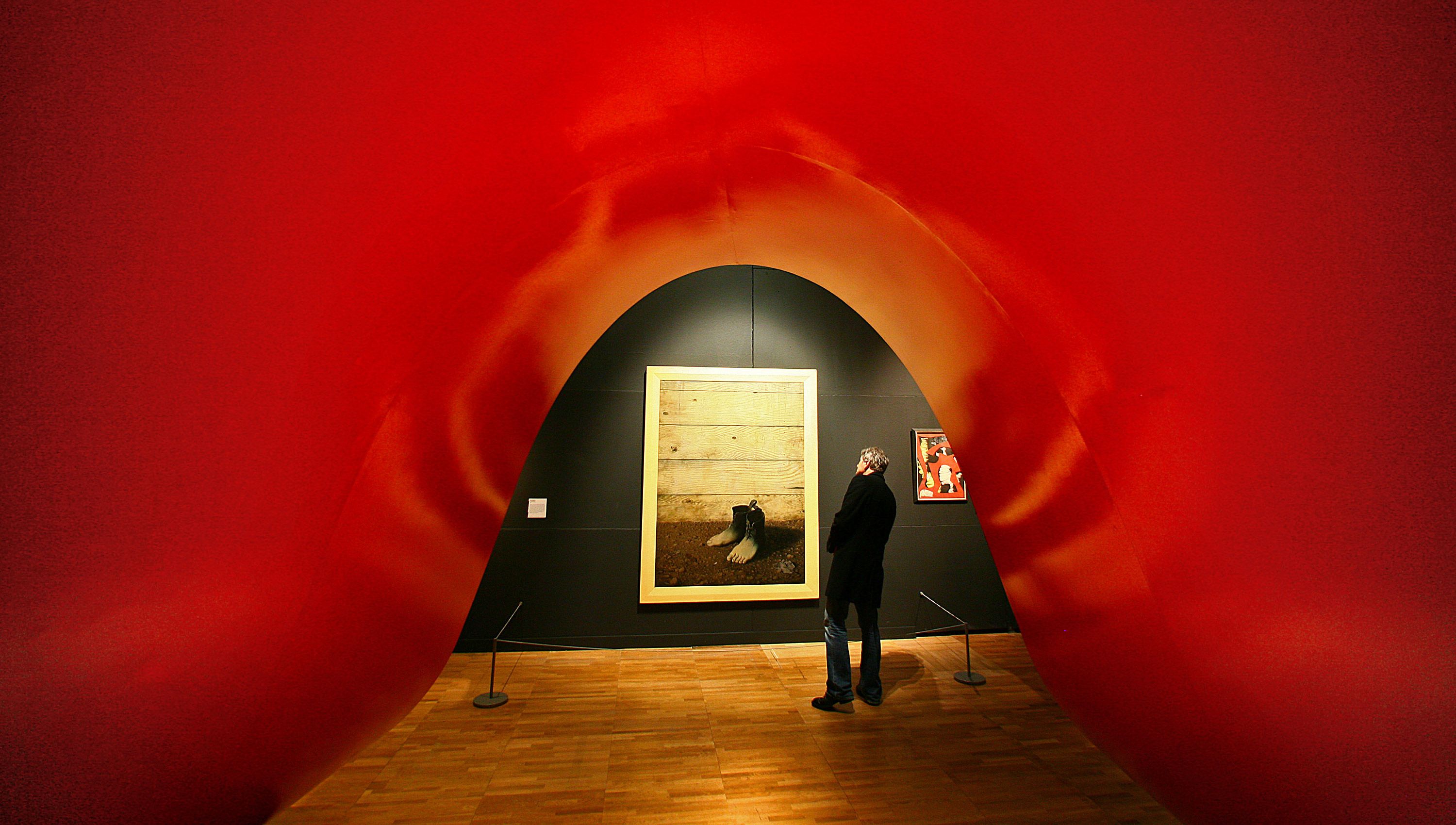 A touch of absurdity can help to wrap your mind around reality | Psyche